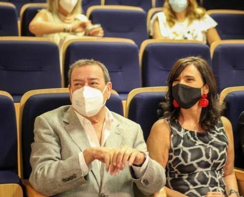 Presidente da Câmara Municipal de Belmonte, Dr. António Rocha com a Sra. Presidente da Câmara Municipal de Ponta Delgada Dra. Maria José Lemos Duarte — ampliar imagem